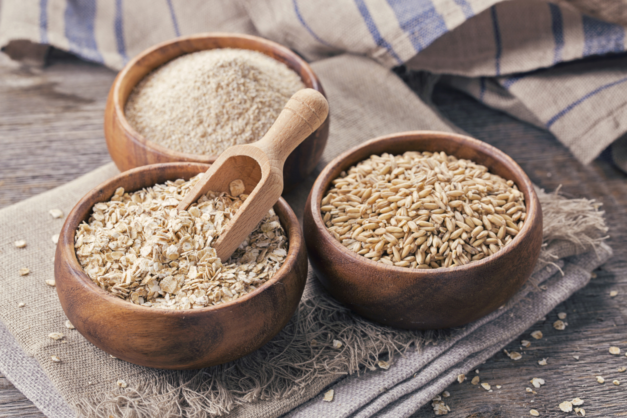 bowls of varieties of oats